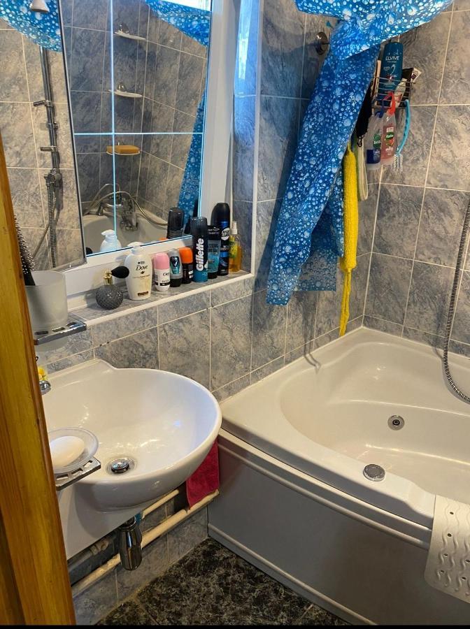 1 Bedroom Flat Close To City With Free Parking Arrangement London Exteriör bild